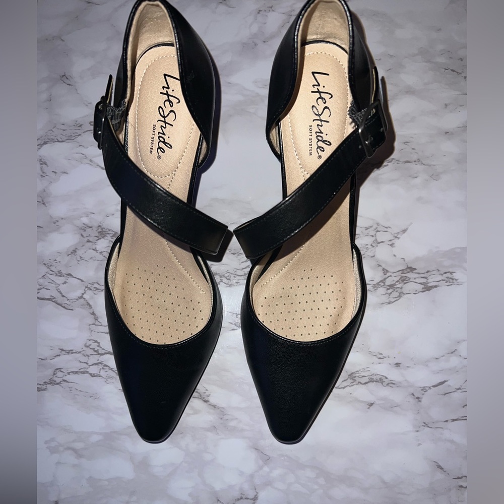 Life Stride Black Strappy Dress Shoe - size 9